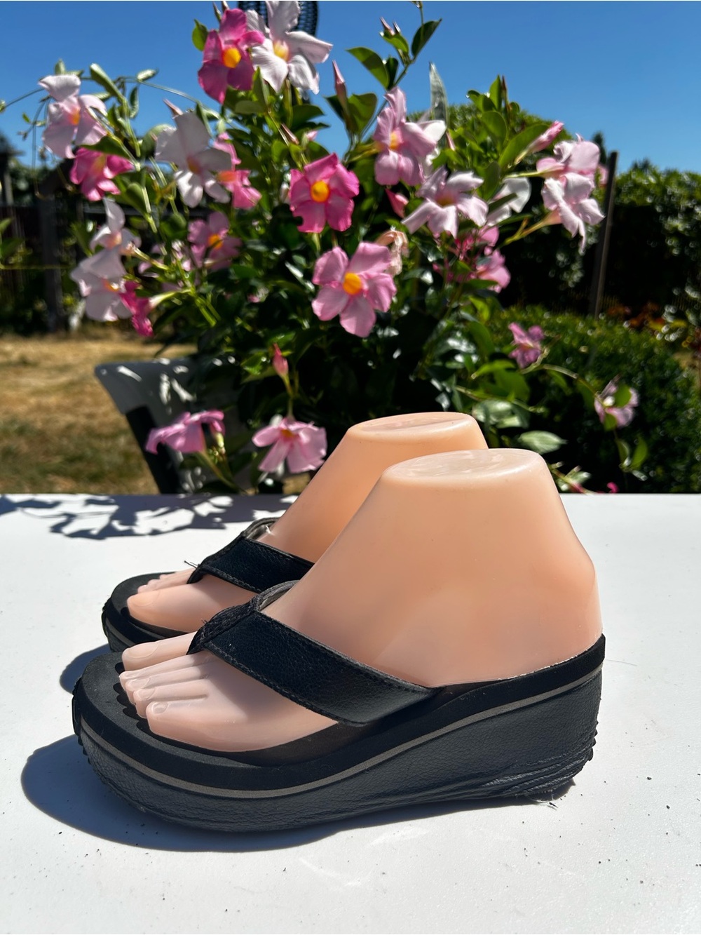 Volatile Women’s Black Platform Thong Sandals Size 6.5